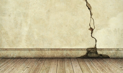 Трещины на стенах после ремонта: как устранить