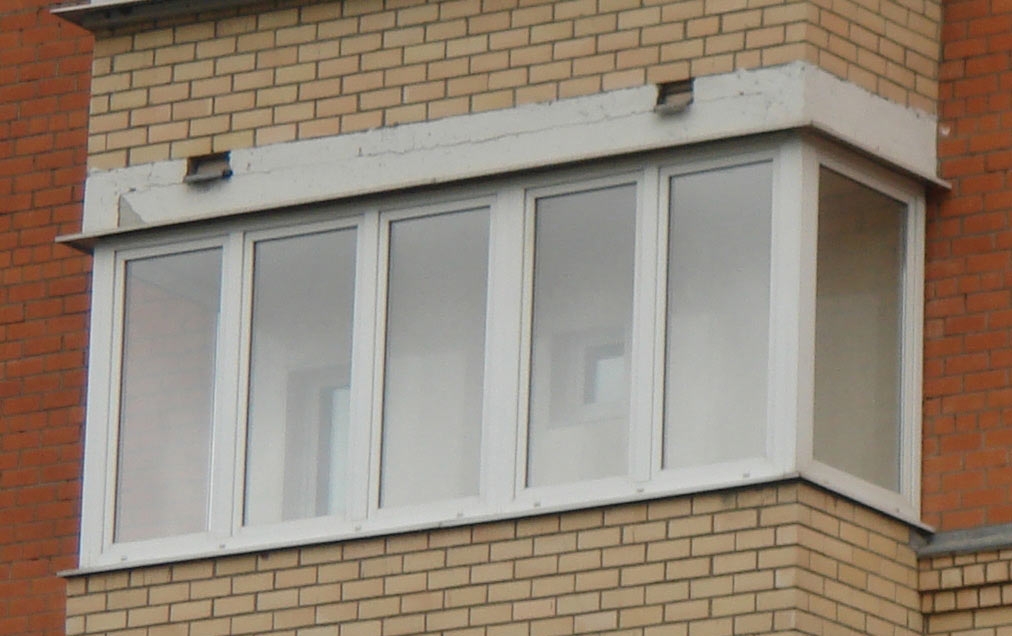 Остекление балкона в хрущевке (пятиэтажке) и сталинке, варианты теплого и холодного монтажа