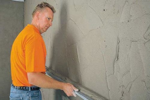 Штукатурка стен цементным растворам по маякам выравнивание поверхности стен цементным раствором